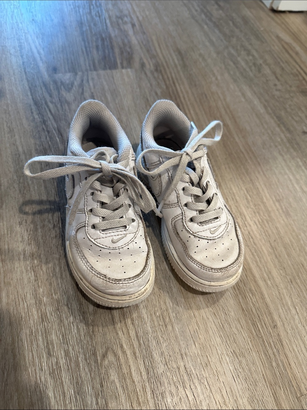 Kids White Athletic Sneakers - Classic Everyday Comfort 9c
